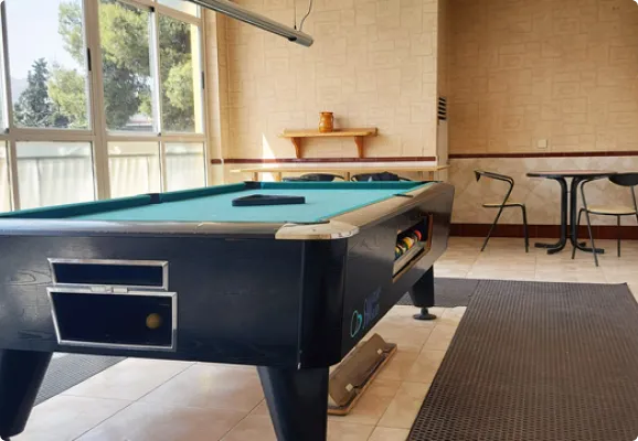 futbolín Interior del bar la bascula