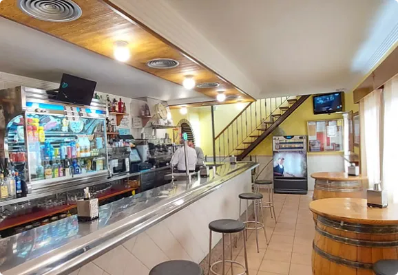 Interior del bar la bascula